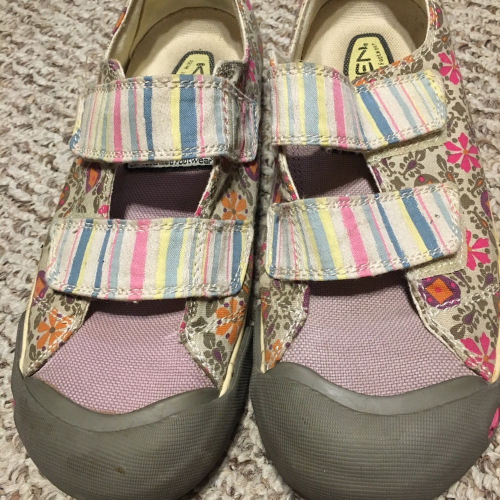 Size 9 KEEN canvas, Velcro sneakers